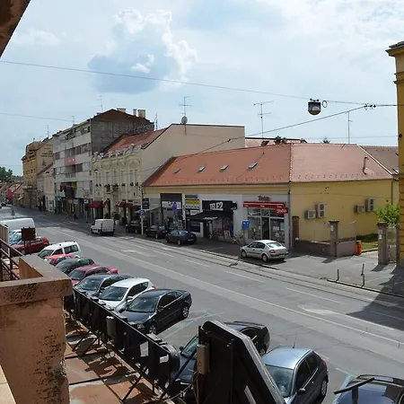 Apartment Downtown Osijek Room photo